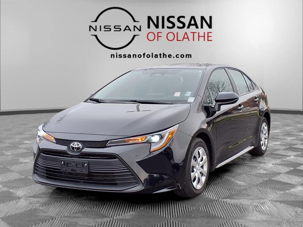 Used 2025 Toyota Corolla LE FWD image 1