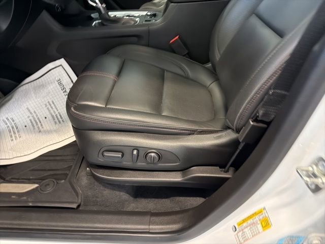 Used 2024 Chevrolet Traverse RS image 12