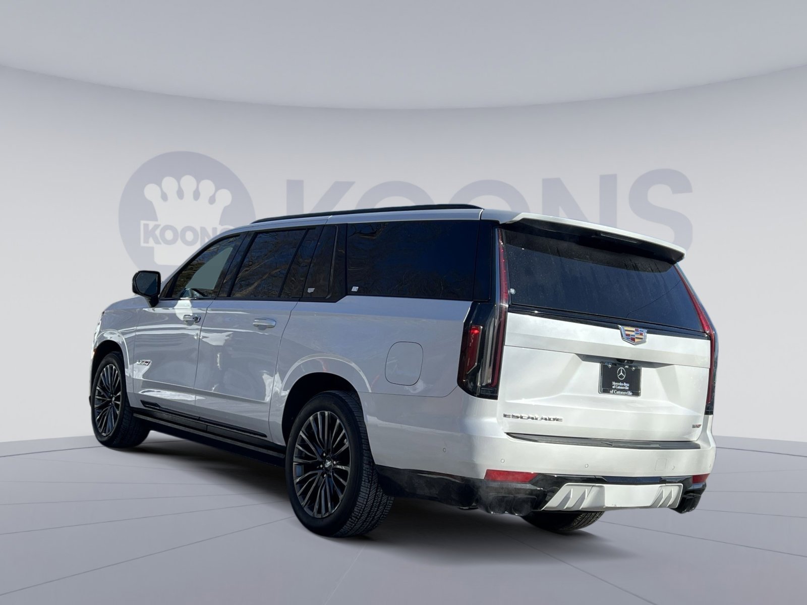 Used 2024 Cadillac Escalade ESV V w/ Heavy-Duty Trailer Package image 4
