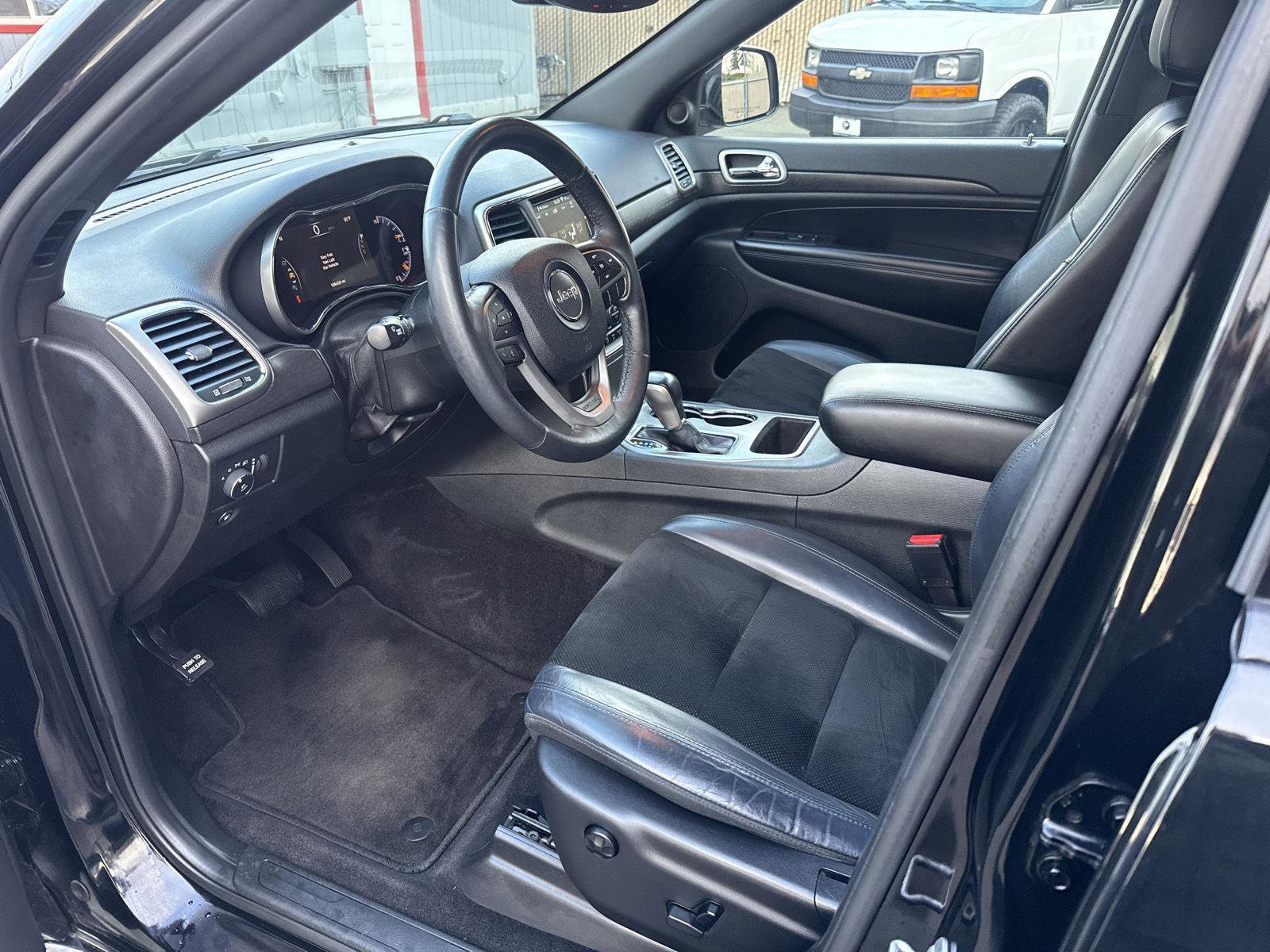 Used 2018 Jeep Grand Cherokee Altitude image 13