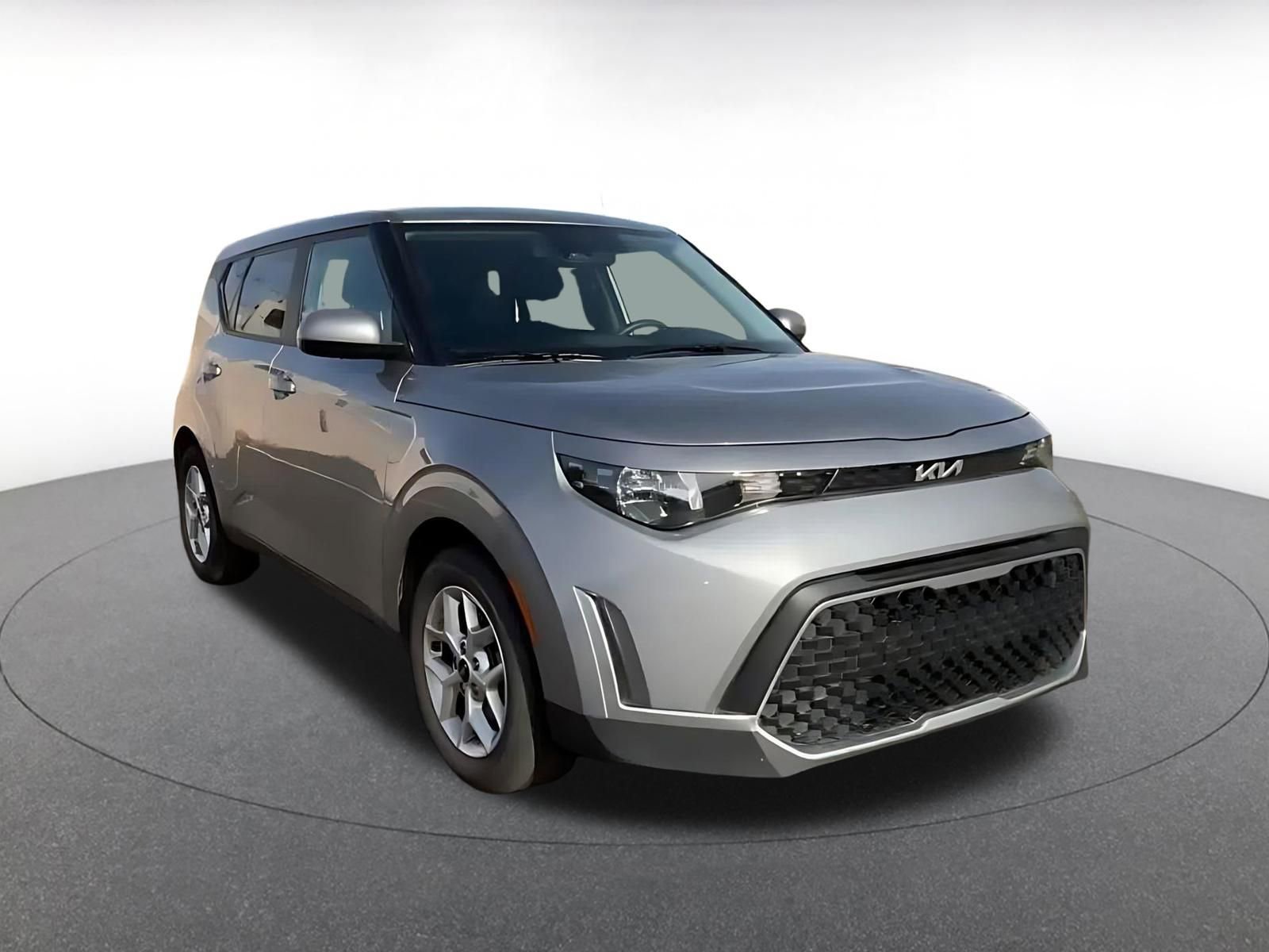 Used 2025 Kia Soul LX w/ LX Technology Package FWD image 3