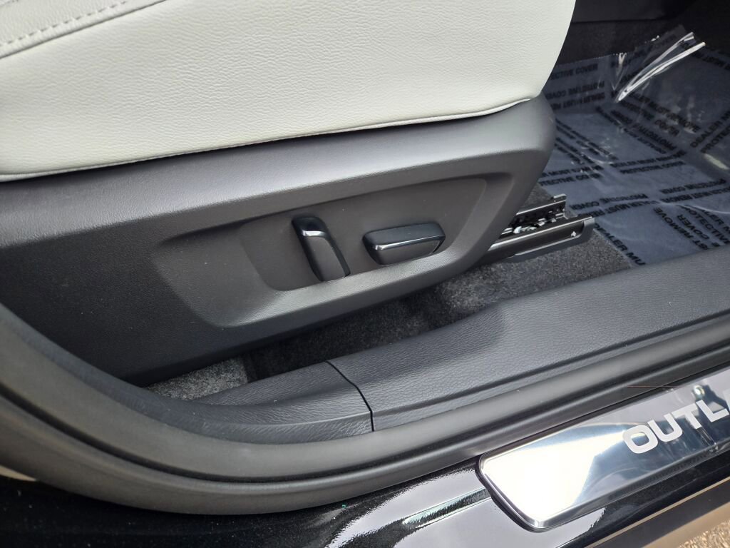 New 2026 Mitsubishi Outlander SEL image 5