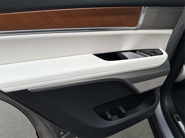 New 2026 Cadillac Vistiq Luxury w/ LPO, Floor Liner Package image 12