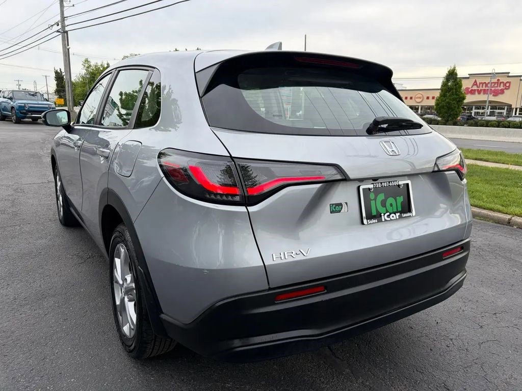 Used 2023 Honda HR-V LX image 9