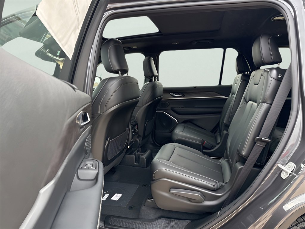 New 2025 Jeep Grand Cherokee L Limited image 21