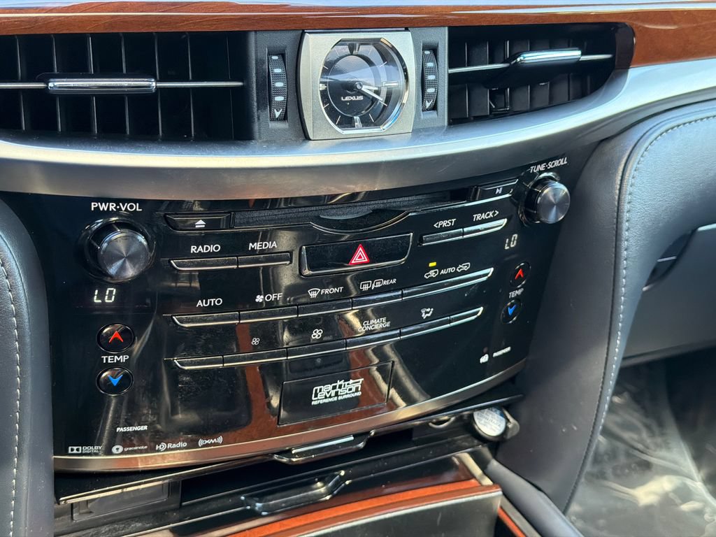 Used 2019 Lexus LX 570 4WD w/ Luxury Package image 29
