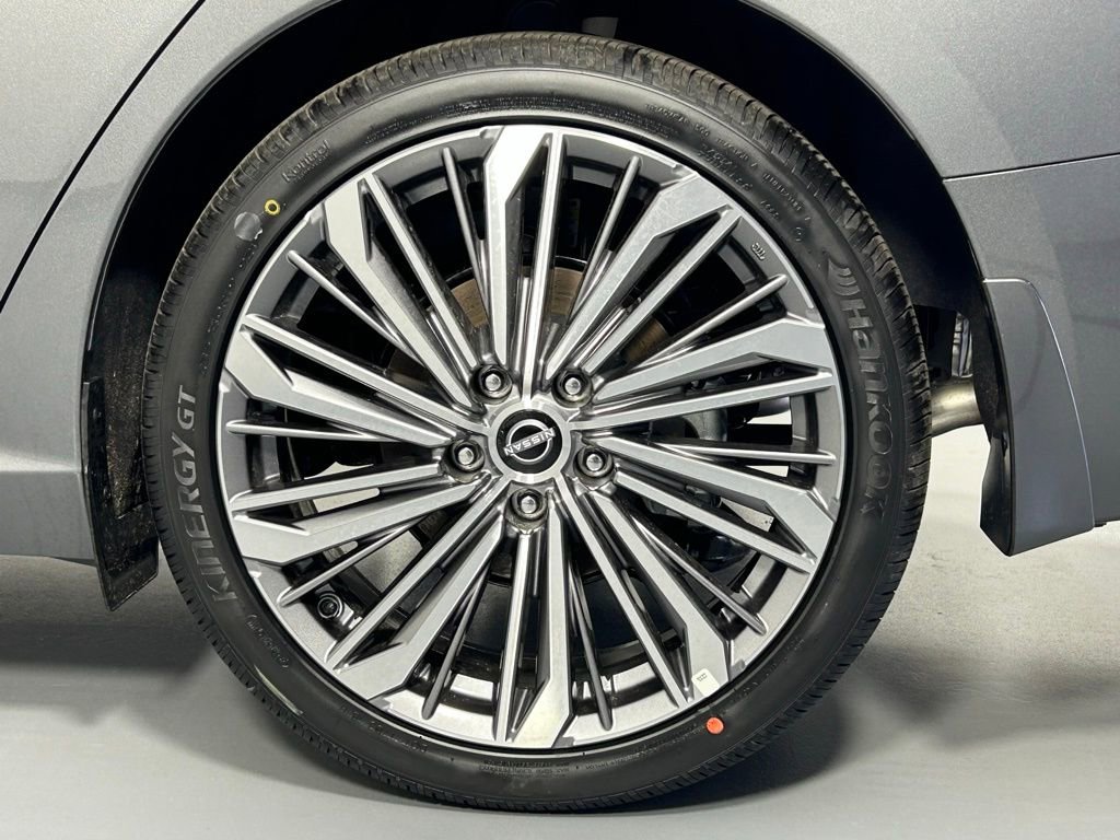 Used 2025 Nissan Altima 2.5 SL FWD image 34