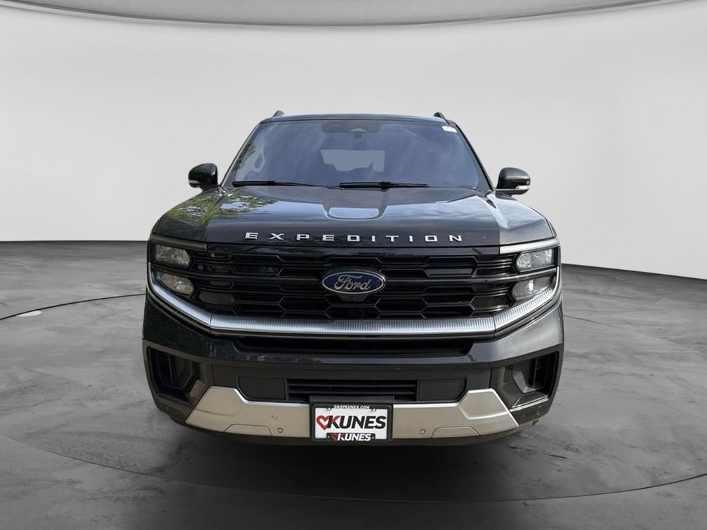 Used 2025 Ford Expedition Platinum w/ Driver's Package AWD/4WD image 3
