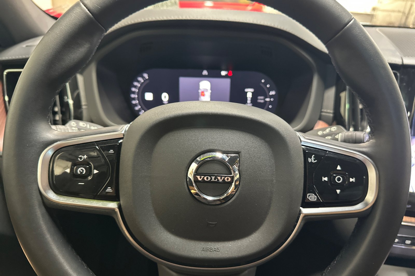 Certified 2024 Volvo XC60 T8 Ultimate w/ Protection Package Premier AWD/4WD image 27