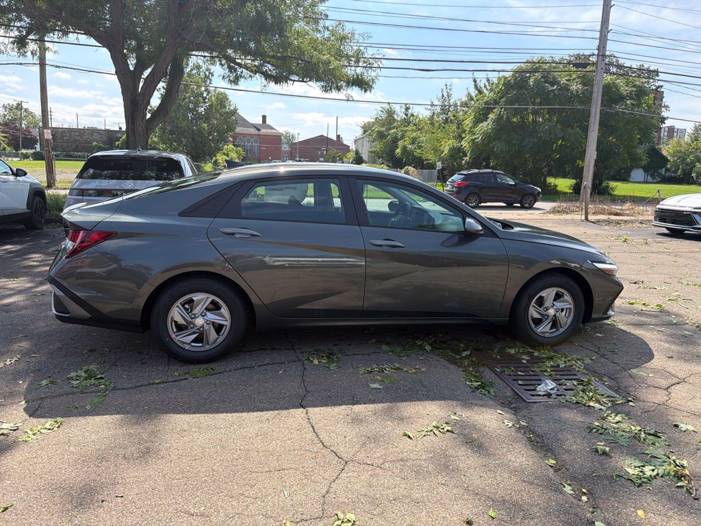 New 2026 Hyundai Elantra SE FWD image 8