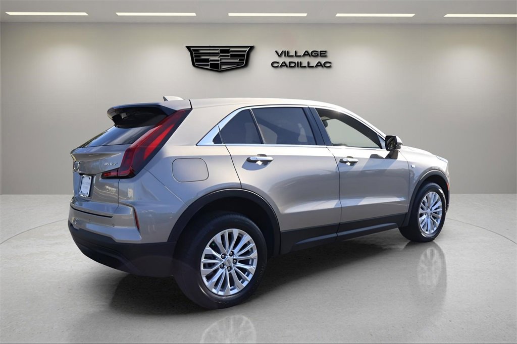 Certified 2024 Cadillac XT4 Luxury w/ Cold Weather Package image 5