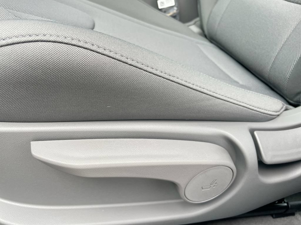 Used 2025 Hyundai Elantra SE FWD image 39