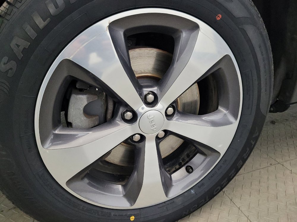 Used 2019 Jeep Cherokee Limited image 31