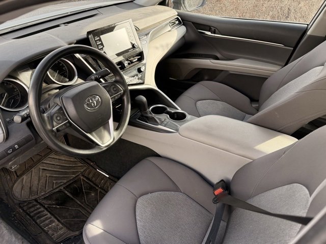 Used 2022 Toyota Camry LE image 2