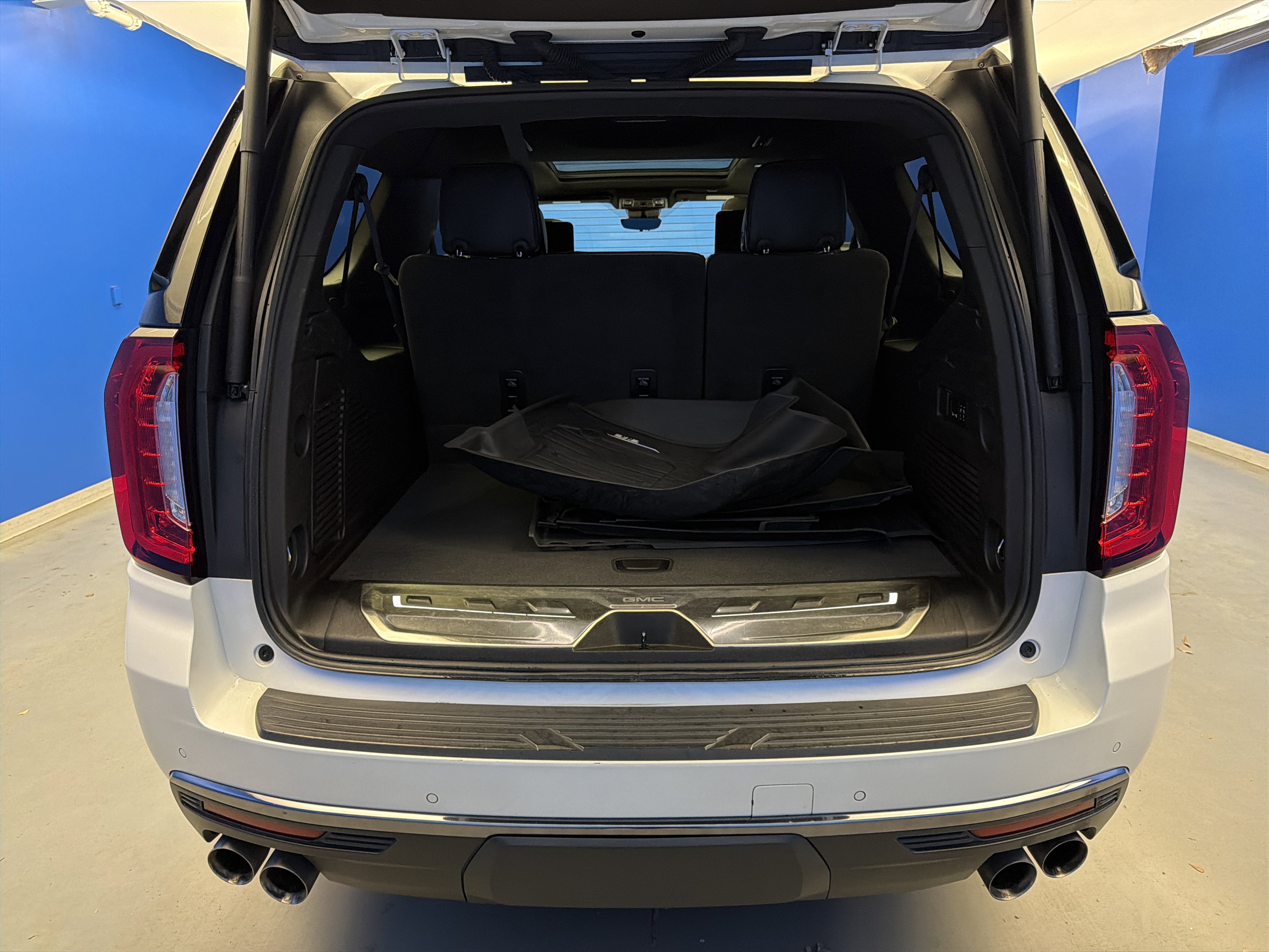 Used 2023 GMC Yukon XL Denali Ultimate image 32