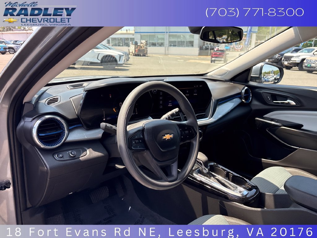Used 2026 Chevrolet Trax LT FWD image 4