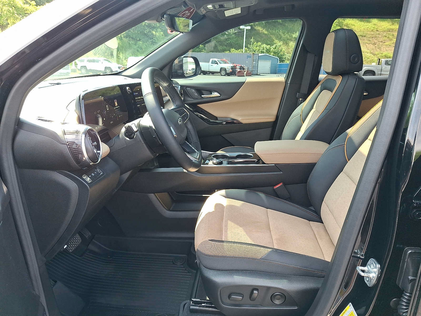 Used 2025 Chevrolet Equinox ACTIV w/ Safety and Technology Package AWD/4WD image 13