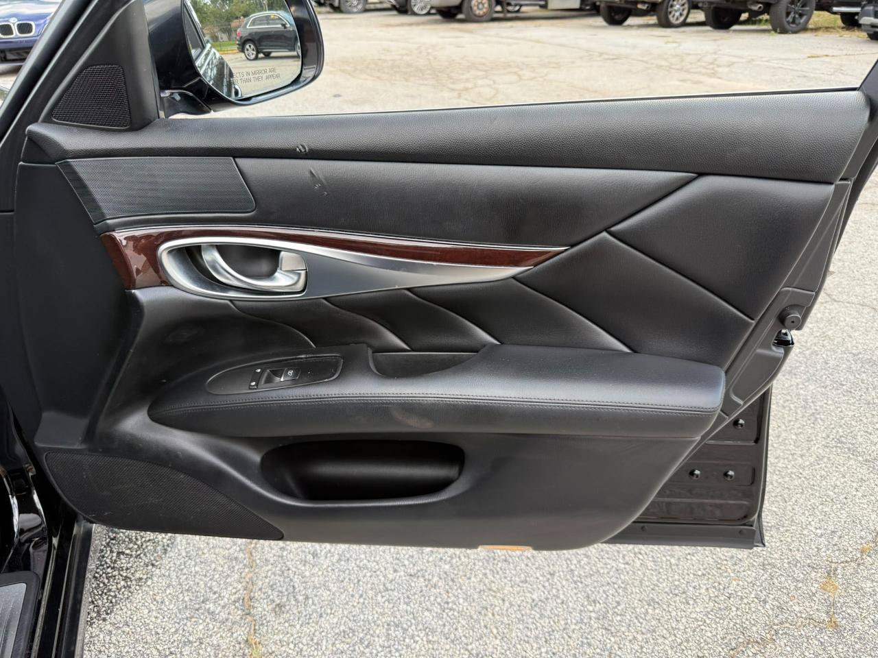 Used 2018 INFINITI Q70 Luxe RWD image 30