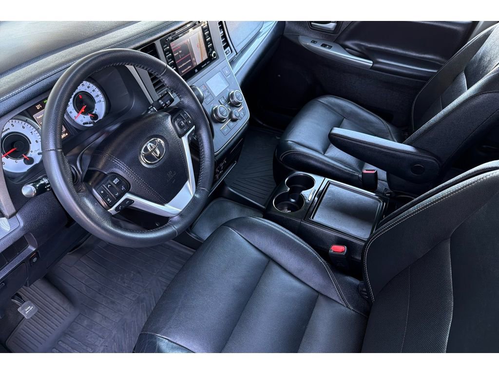 Used 2020 Toyota Sienna SE w/ SE Preferred Package image 10