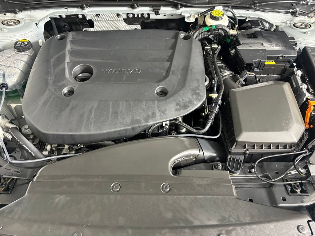 Used 2026 Volvo XC40 B5 Plus AWD/4WD image 40