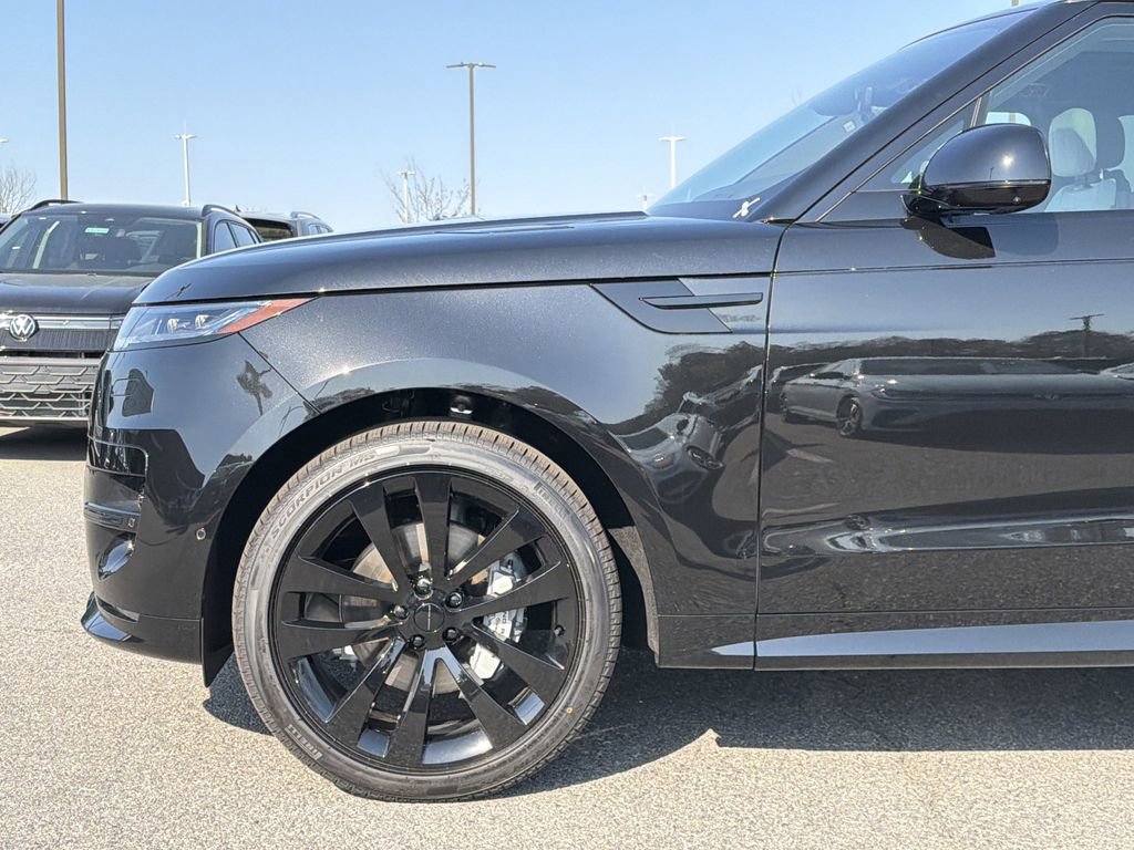 New 2026 Land Rover Range Rover Sport Dynamic SE AWD/4WD image 9