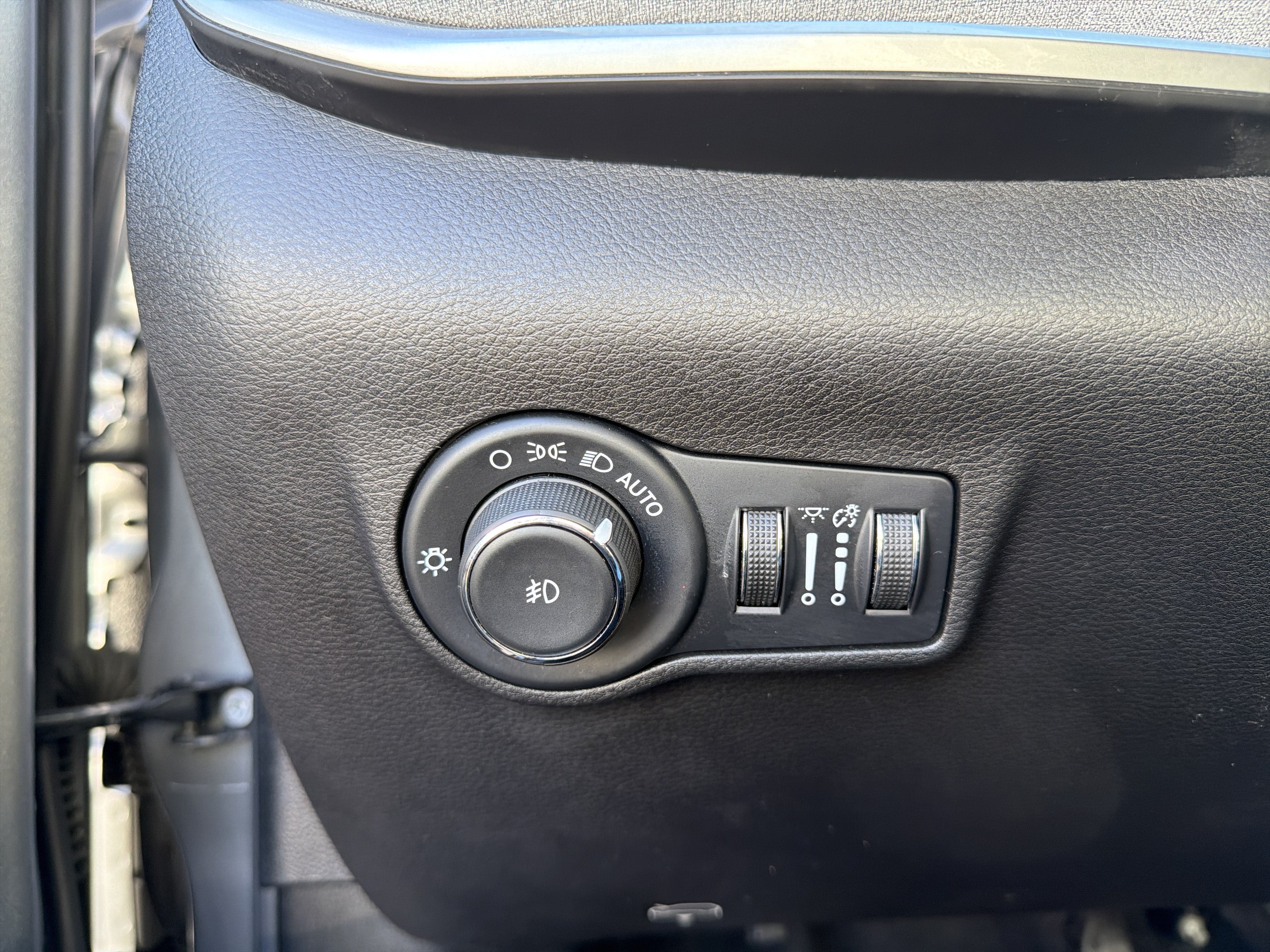 Used 2023 Jeep Compass Latitude AWD/4WD image 14