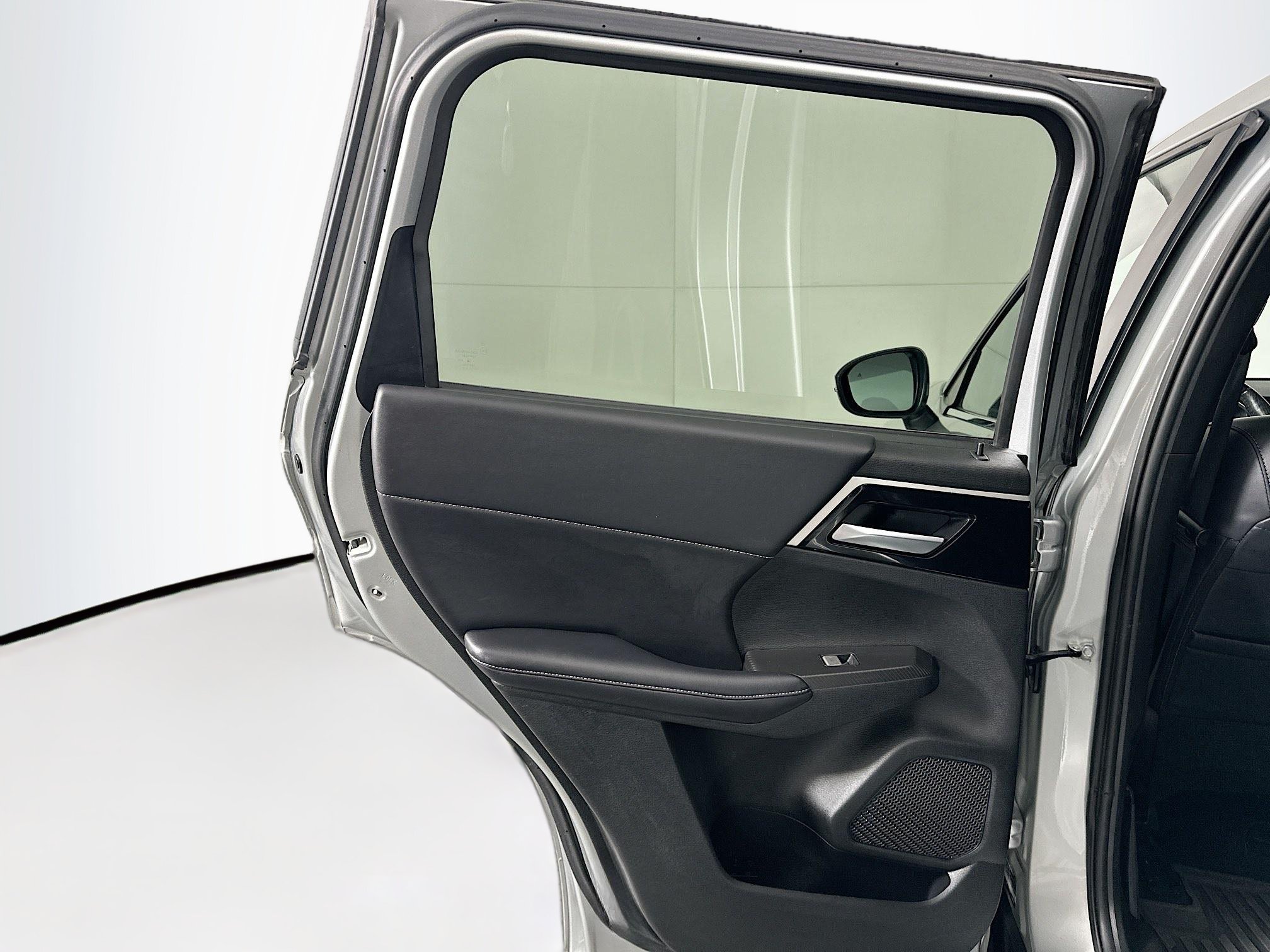 Used 2024 Mitsubishi Outlander SE AWD/4WD image 25