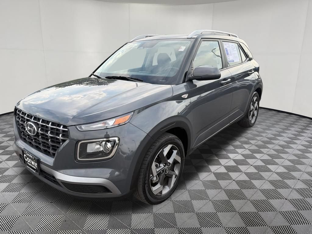 Used 2025 Hyundai Venue SEL FWD image 3