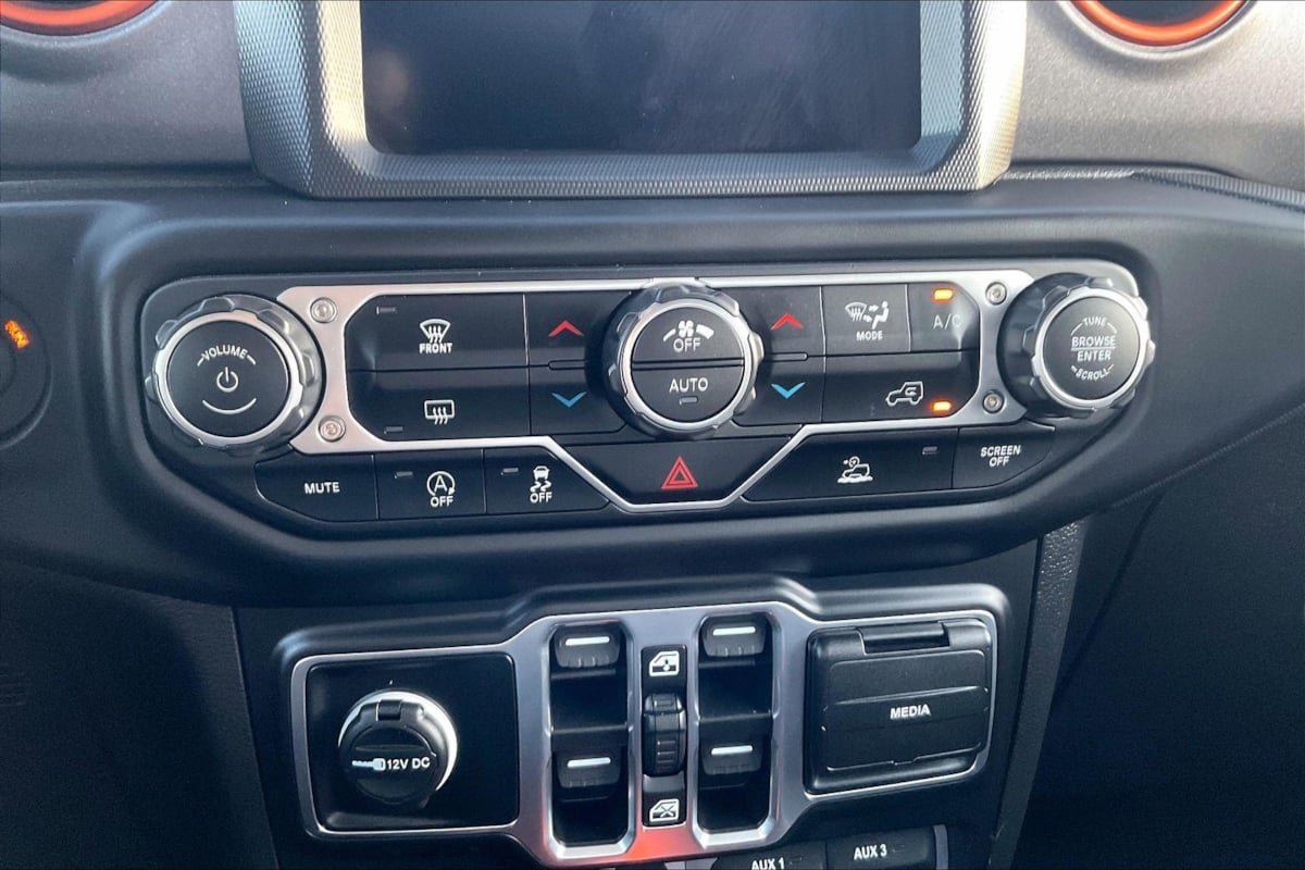 Used 2023 Jeep Gladiator Mojave w/ Trailer Tow Package AWD/4WD image 27