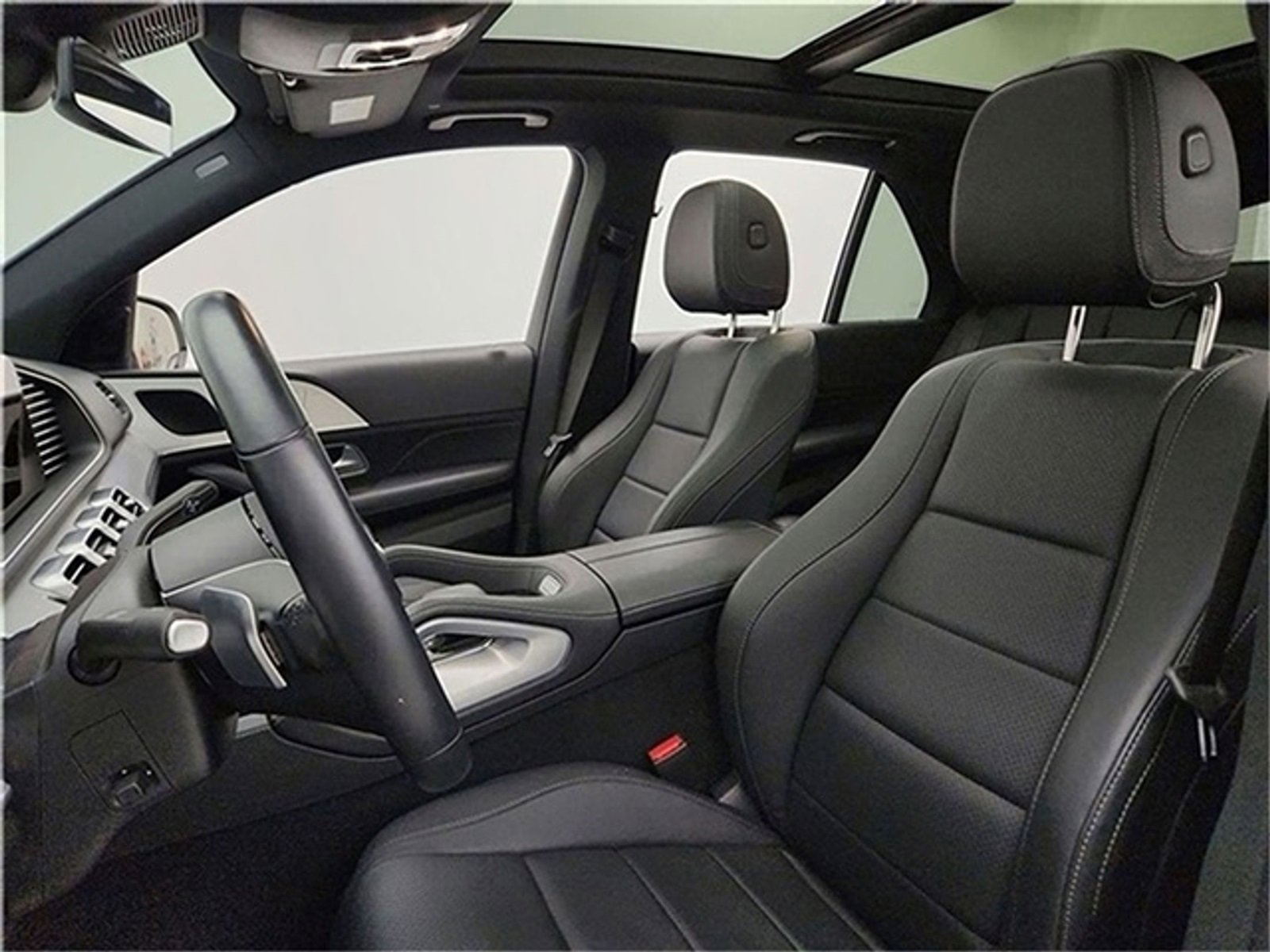 Used 2024 Mercedes-Benz GLE 350 4MATIC image 3