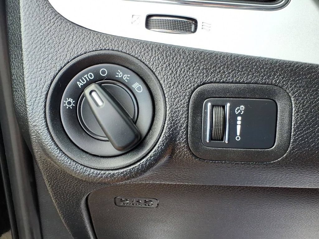 Used 2020 Dodge Journey SE w/ Blacktop Package FWD image 15