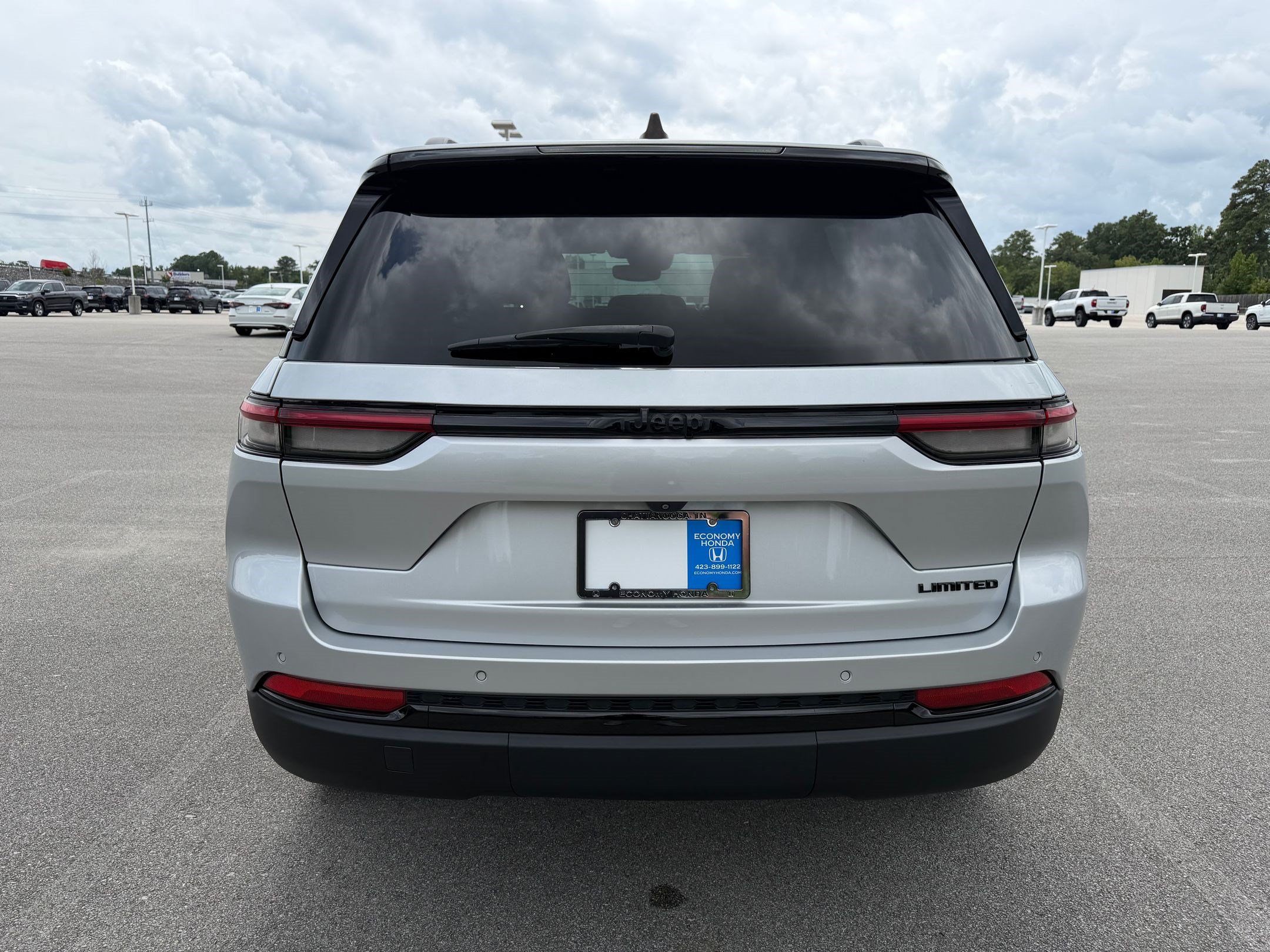 Used 2023 Jeep Grand Cherokee Limited w/ Black Appearance Package RWD image 10