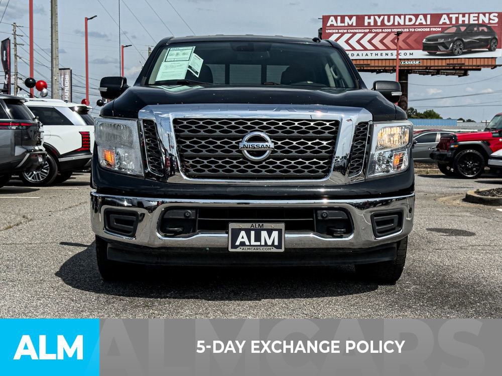 Used 2018 Nissan Titan SV w/ SV Convenience Package AWD/4WD image 3
