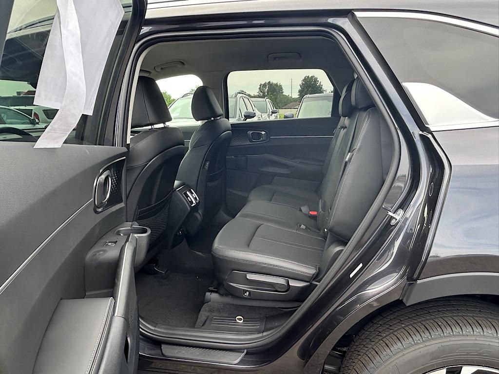 New 2025 Kia Sorento S image 18