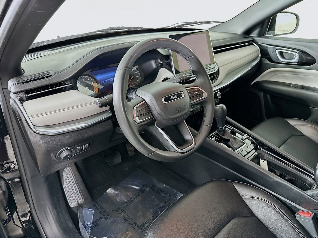 Used 2024 Jeep Compass Limited image 16