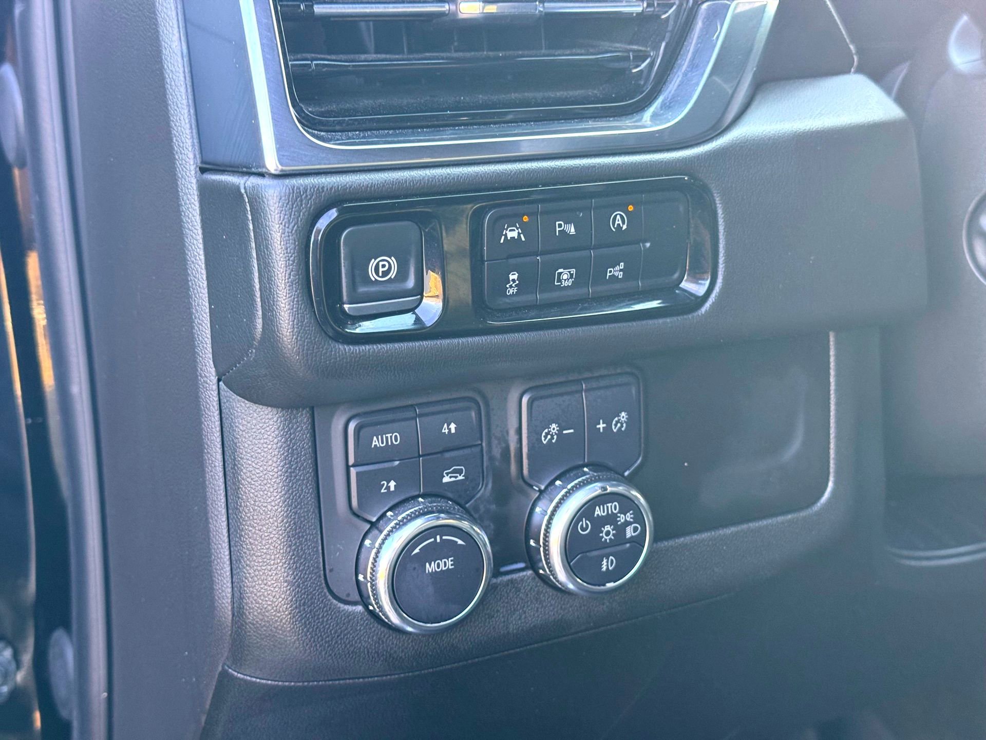 Used 2025 GMC Yukon Denali image 14