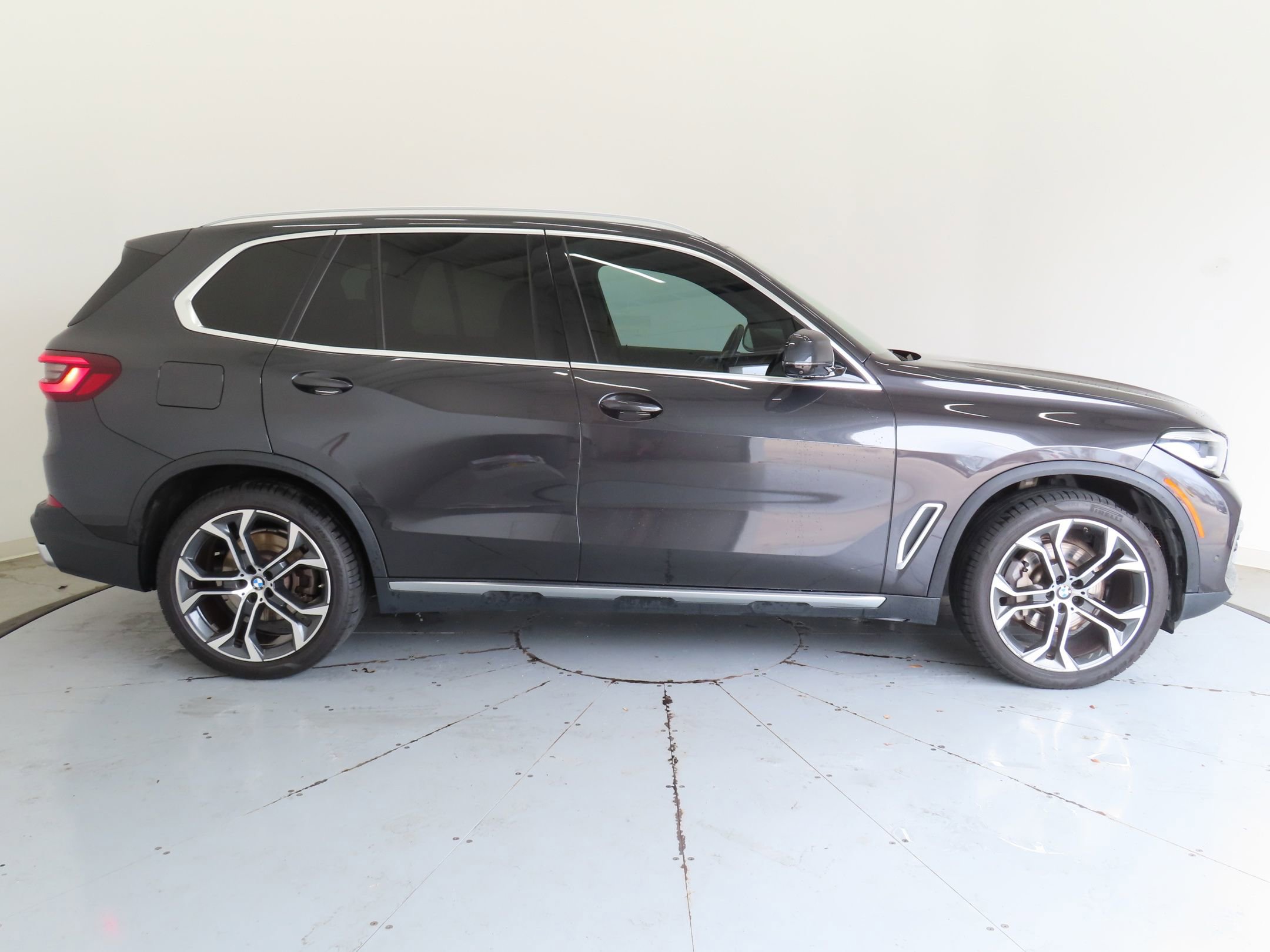 Used 2021 BMW X5 sDrive40i w/ Convenience Package image 2