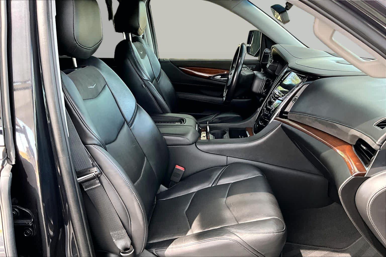 Used 2019 Cadillac Escalade ESV Luxury AWD/4WD image 9