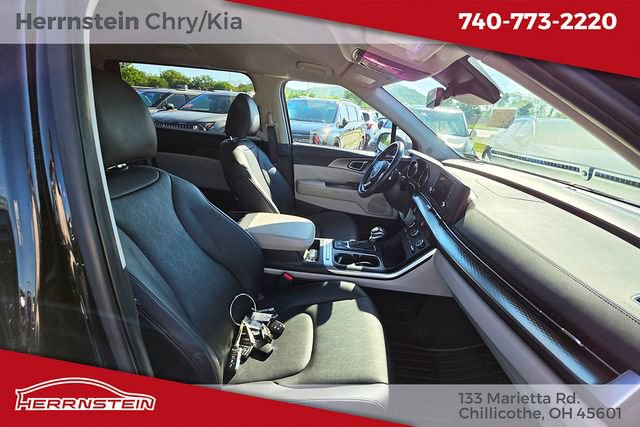 Used 2024 Kia Carnival LX FWD image 27