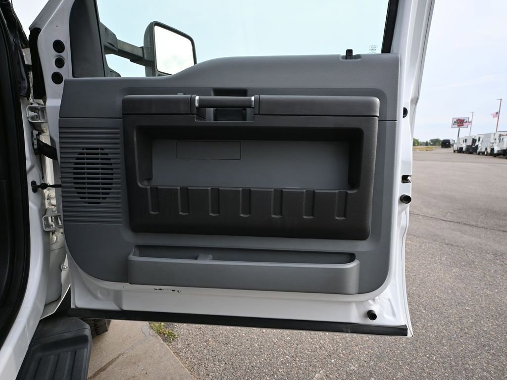 Used 2016 Ford F550 2WD Regular Cab Super Duty image 65