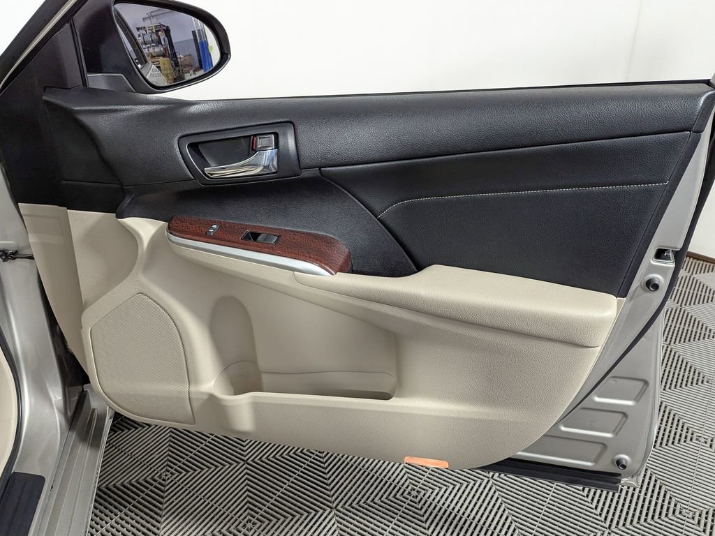 Used 2014 Toyota Camry XLE image 26