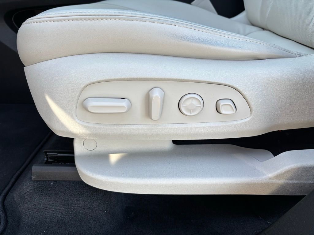 Used 2023 Buick Enclave Premium w/ Experience Buick Package image 16