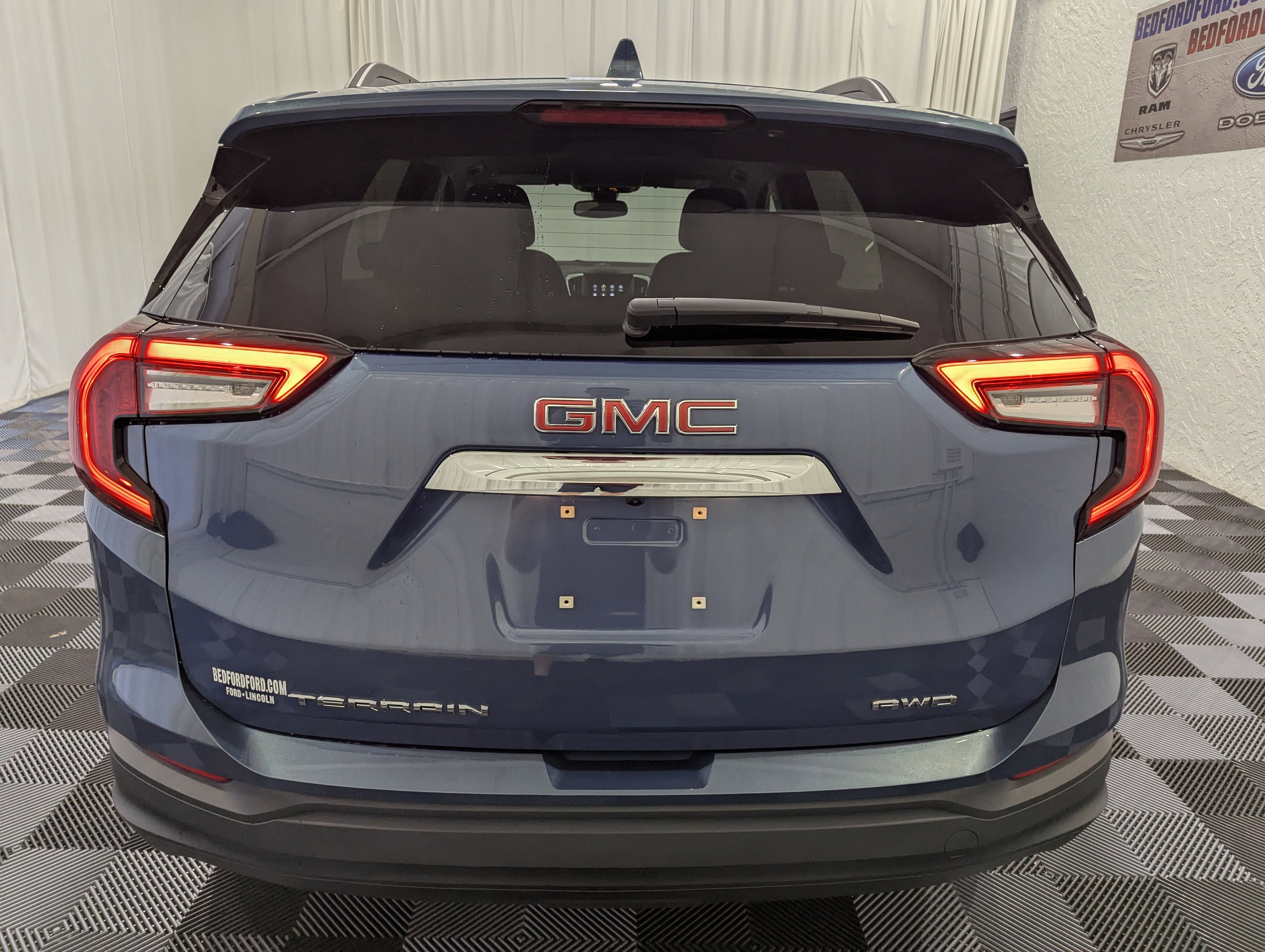 Used 2024 GMC Terrain SLE w/ Driver Convenience Package AWD/4WD image 8