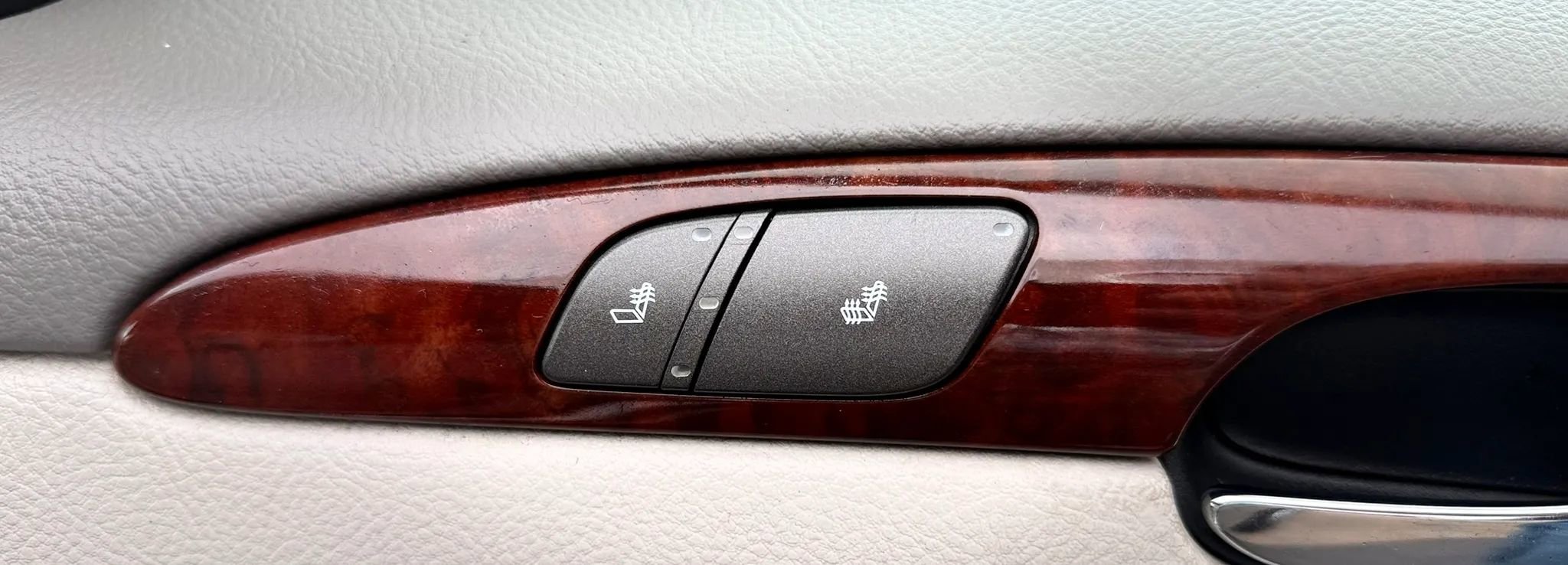 Used 2008 Buick Lucerne CXL w/ Driver Confidence Package image 31