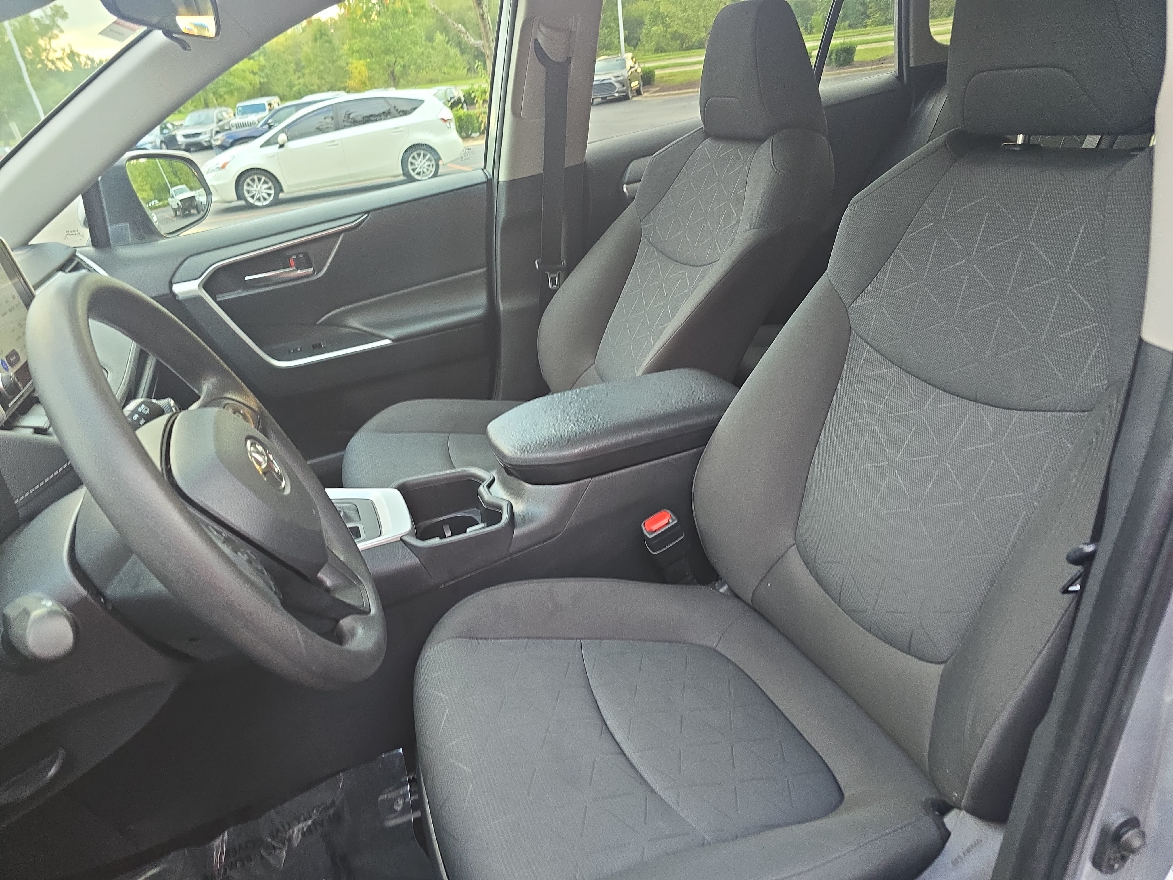 Used 2024 Toyota RAV4 XLE FWD image 15
