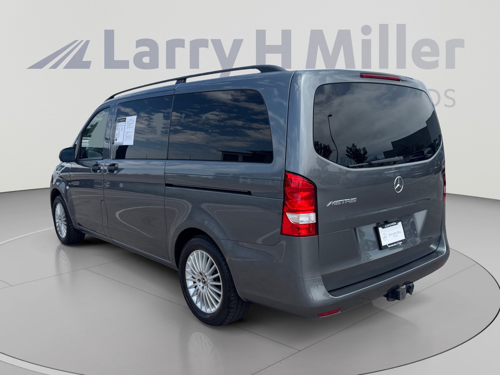Used 2023 Mercedes-Benz Metris Passenger image 3