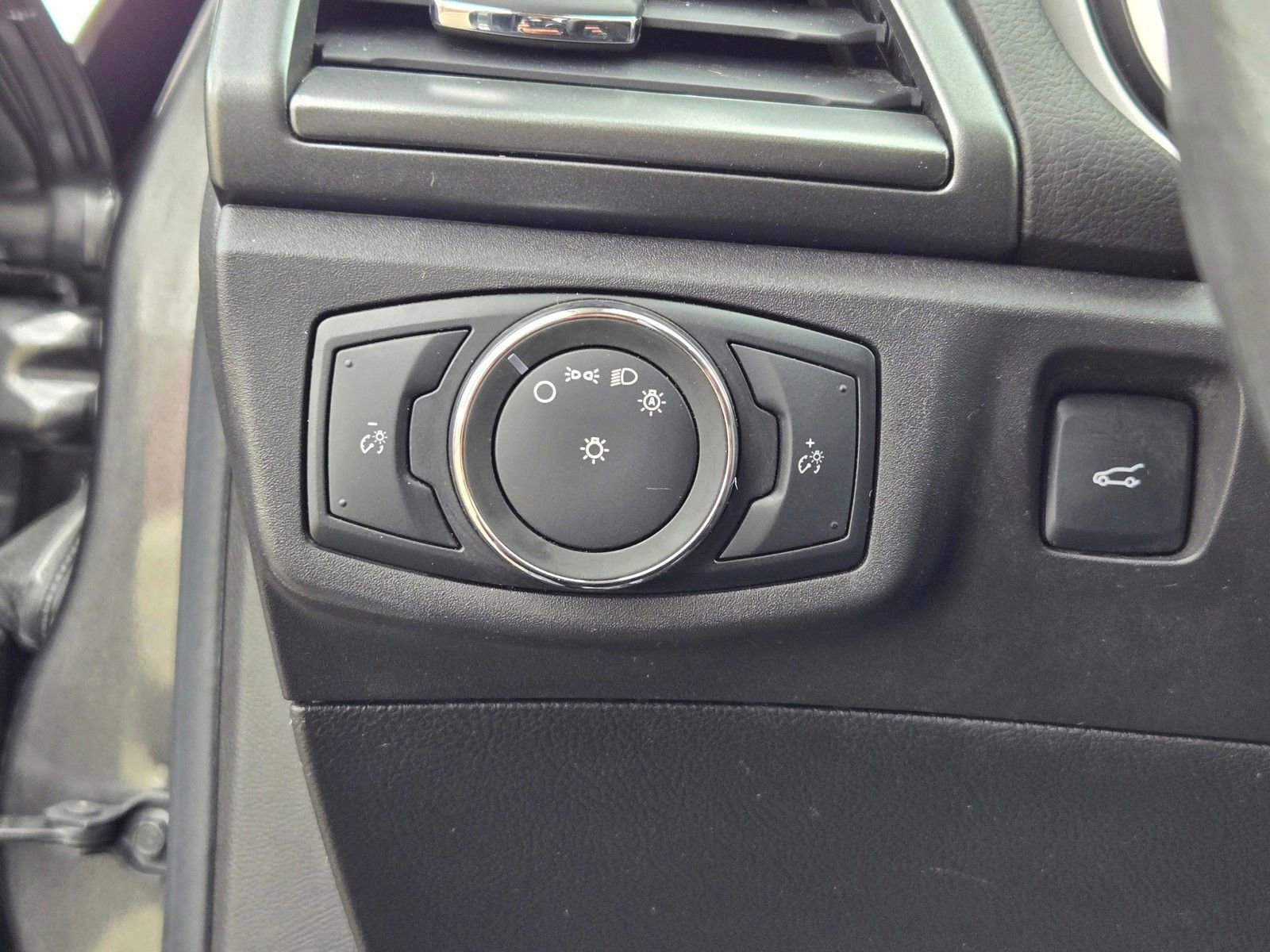 Used 2016 Ford Fusion SE image 15