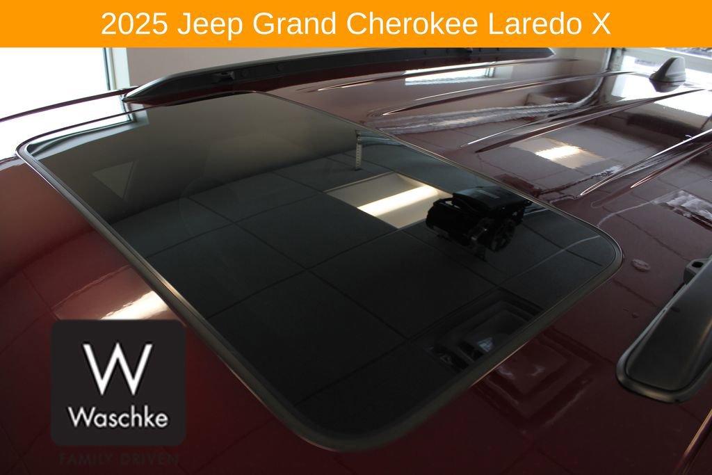 Used 2025 Jeep Grand Cherokee Laredo X w/ Trailer Tow Package AWD/4WD image 10