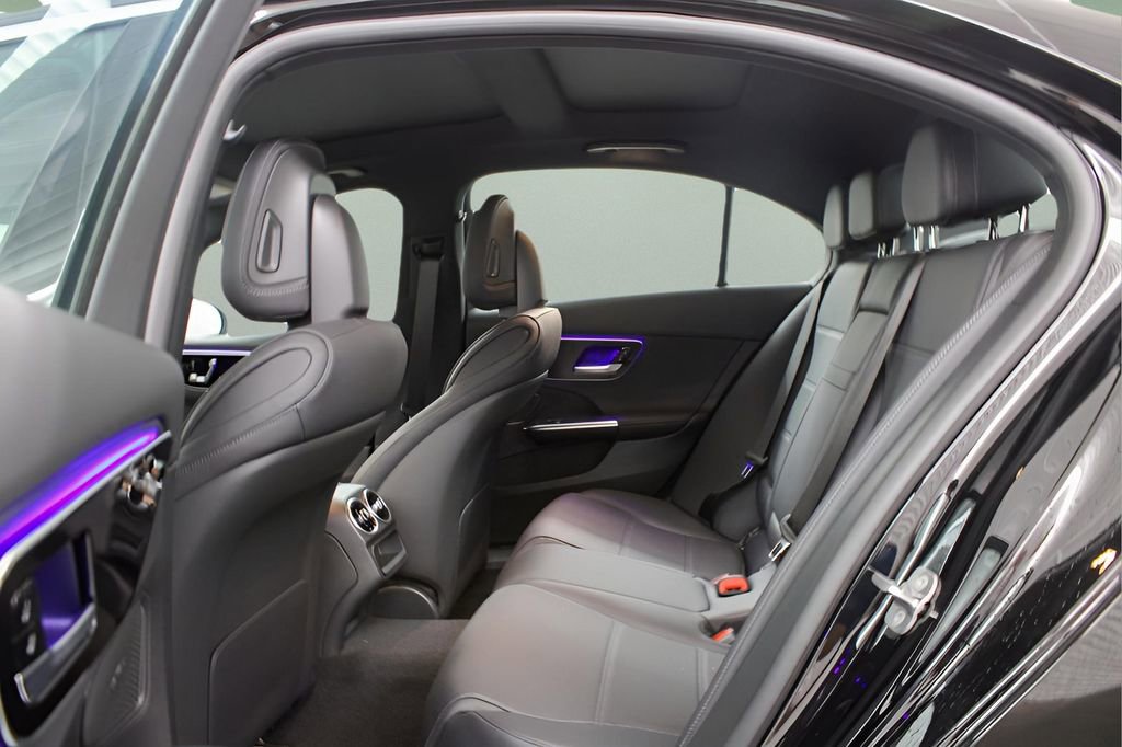 Used 2025 Mercedes-Benz C 300 Sedan image 3