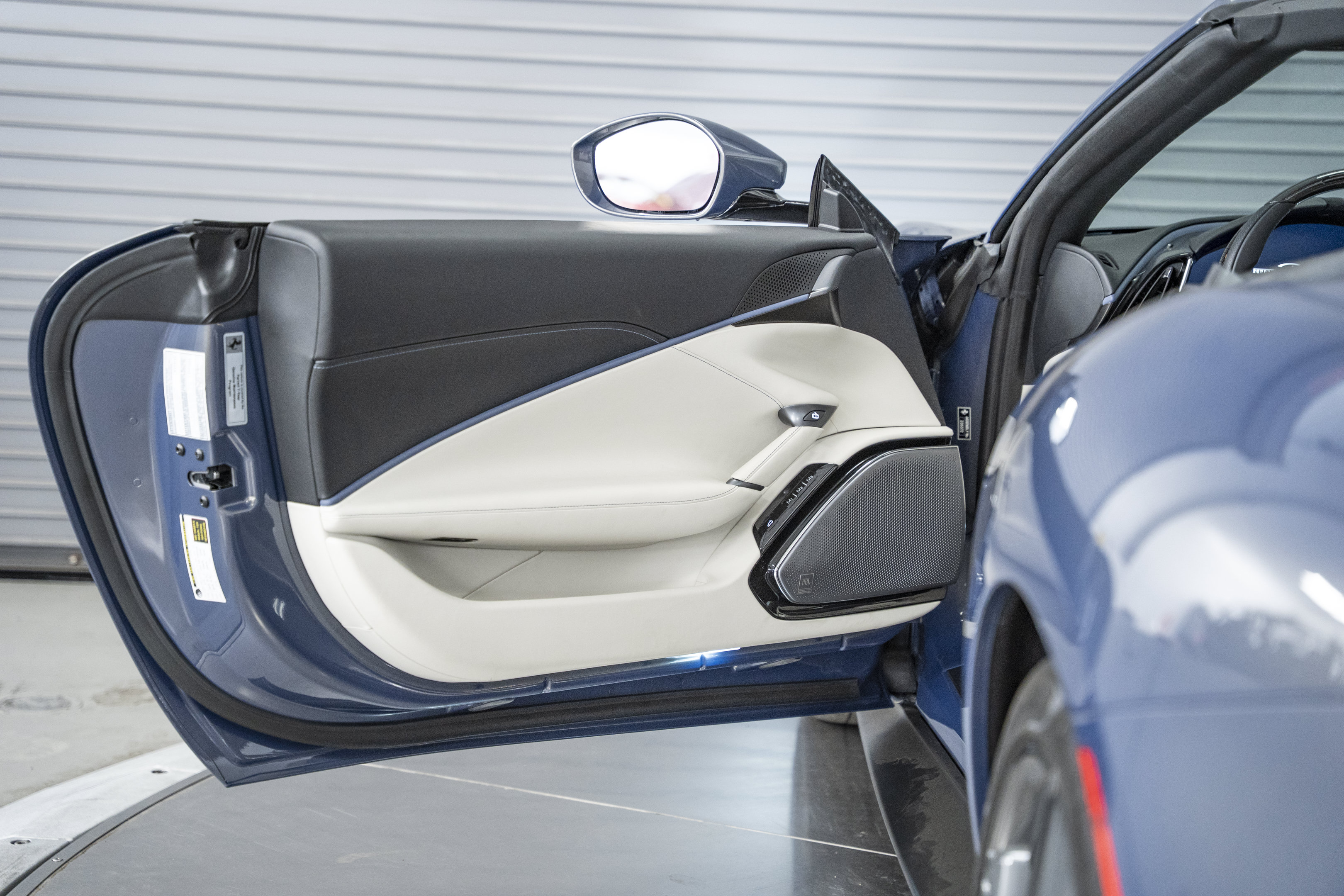 Used 2025 Ferrari Roma Spider RWD image 18